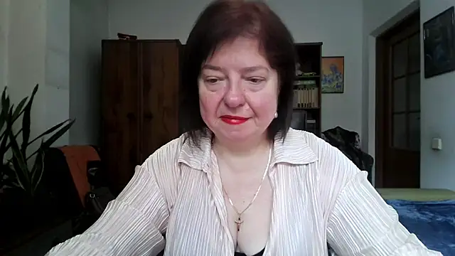 Snapshot of Violet_Pulse chatting on April 13, 8:31 am Violet Pulse online show from April 13, 8:31 am