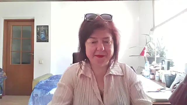 Snapshot of Violet_Pulse chatting on April 20, 6:49 am Violet Pulse online show from April 20, 6:49 am