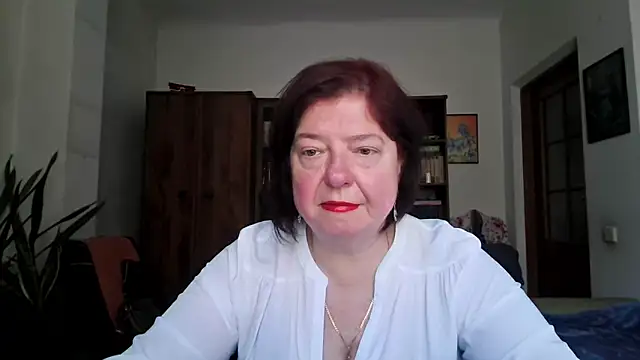 Snapshot of Violet_Pulse chatting on May 4, 8:21 am Violet Pulse online show from May 4, 8:21 am