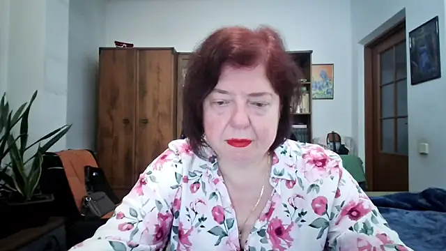 Snapshot of Violet_Pulse chatting on May 11, 4:37 pm Violet Pulse online show from May 11, 4:37 pm