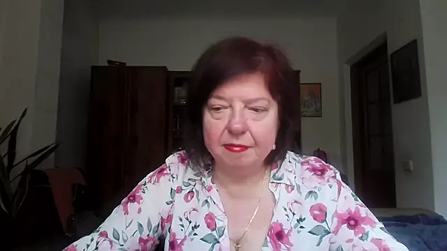 Snapshot of Violet_Pulse chatting on May 13, 8:55 am Violet Pulse online show from May 13, 8:55 am