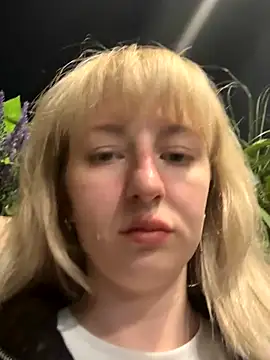 Snapshot of RonnieKiss chatting on September 24, 3:32 am RonnieKiss online show from September 24, 3:32 am