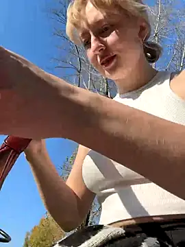 Snapshot of RonnieKiss chatting on September 26, 3:43 am RonnieKiss online show from September 26, 3:43 am