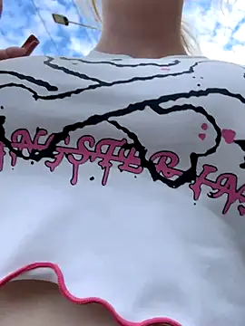 Snapshot of RonnieKiss chatting on September 27, 4:17 am RonnieKiss online show from September 27, 4:17 am