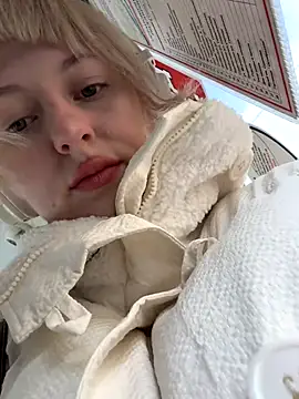 Snapshot of RonnieKiss chatting on October 12, 4:55 am RonnieKiss online show from October 12, 4:55 am