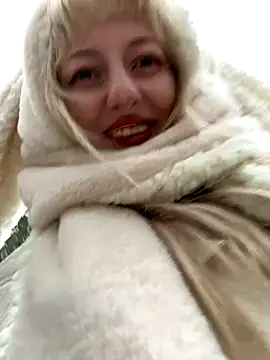 Snapshot of RonnieKiss chatting on October 13, 4:45 am RonnieKiss online show from October 13, 4:45 am