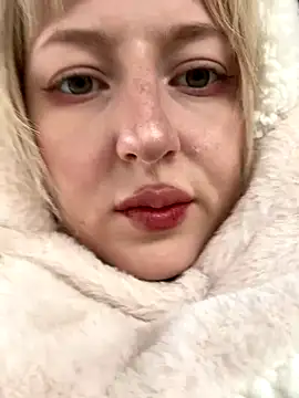 Snapshot of RonnieKiss chatting on October 14, 5:08 am RonnieKiss online show from October 14, 5:08 am