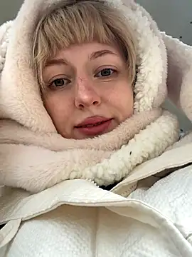 Snapshot of RonnieKiss chatting on October 16, 4:57 am RonnieKiss online show from October 16, 4:57 am