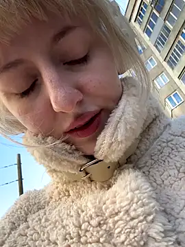 Snapshot of RonnieKiss chatting on October 17, 4:04 am RonnieKiss online show from October 17, 4:04 am