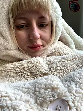 Snapshot of RonnieKiss chatting on October 18, 5:32 am RonnieKiss online show from October 18, 5:32 am