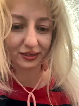 Snapshot of RonnieKiss chatting on October 30, 5:42 am RonnieKiss online show from October 30, 5:42 am