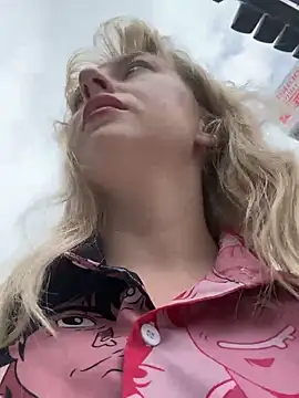 Snapshot of RonnieKiss chatting on November 17, 4:29 am RonnieKiss online show from November 17, 4:29 am