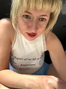 Snapshot of RonnieKiss chatting on December 19, 5:47 am RonnieKiss online show from December 19, 5:47 am