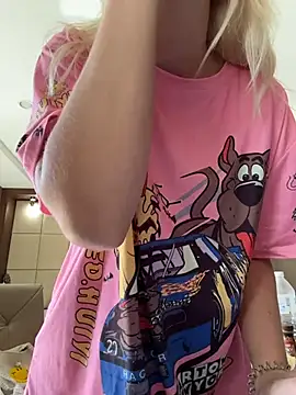 Snapshot of RonnieKiss chatting on January 10, 5:31 am RonnieKiss online show from January 10, 5:31 am