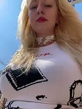 Snapshot of RonnieKiss chatting on January 11, 5:23 am RonnieKiss online show from January 11, 5:23 am