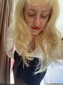 Snapshot of RonnieKiss chatting on January 15, 6:07 am RonnieKiss online show from January 15, 6:07 am