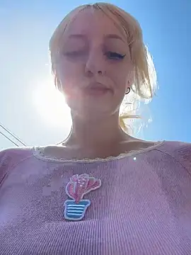 Snapshot of RonnieKiss chatting on February 6, 6:40 am RonnieKiss online show from February 6, 6:40 am