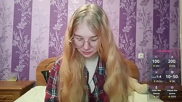 Snapshot of Lutangogansit chatting on February 1, 2:54 am Lutangogansit online show from February 1, 2:54 am