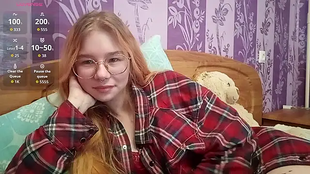 Snapshot of Lutangogansit chatting on February 9, 3:43 am Lutangogansit online show from February 9, 3:43 am