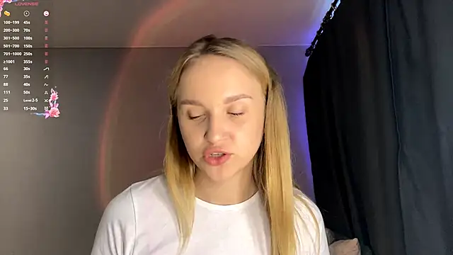 Snapshot of TanekaBoitel chatting on September 23, 11:24 am TanekaBoitel online show from September 23, 11:24 am