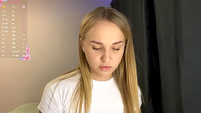 Snapshot of TanekaBoitel chatting on October 2, 2:13 pm TanekaBoitel online show from October 2, 2:13 pm