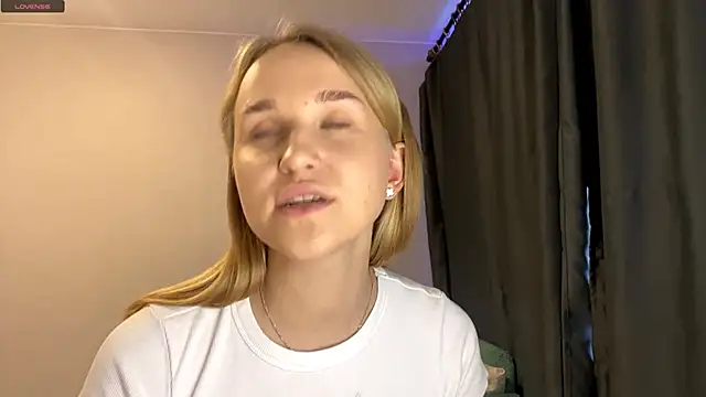 Snapshot of TanekaBoitel chatting on October 8, 10:02 am TanekaBoitel online show from October 8, 10:02 am