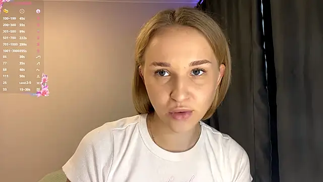 Snapshot of TanekaBoitel chatting on October 13, 10:37 am TanekaBoitel online show from October 13, 10:37 am