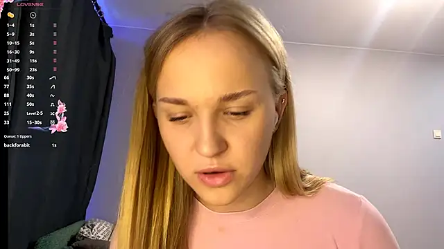 Snapshot of TanekaBoitel chatting on October 21, 11:11 am TanekaBoitel online show from October 21, 11:11 am