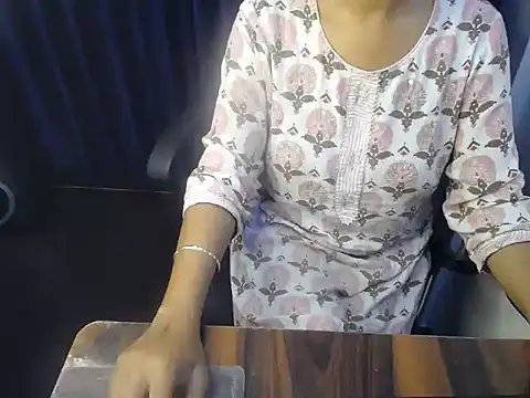 Snapshot of priya_gupta7 chatting on October 27, 3:05 pm priya gupta7 online show from October 27, 3:05 pm