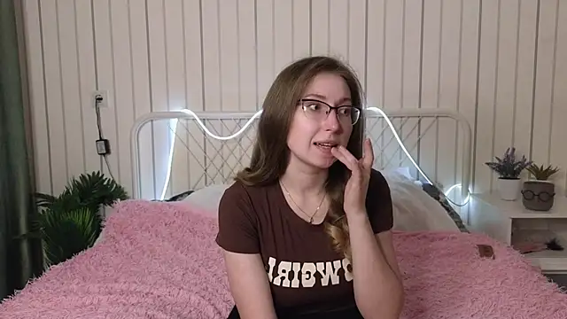 DaliaRadtke online show from October 5, 6:06 pm