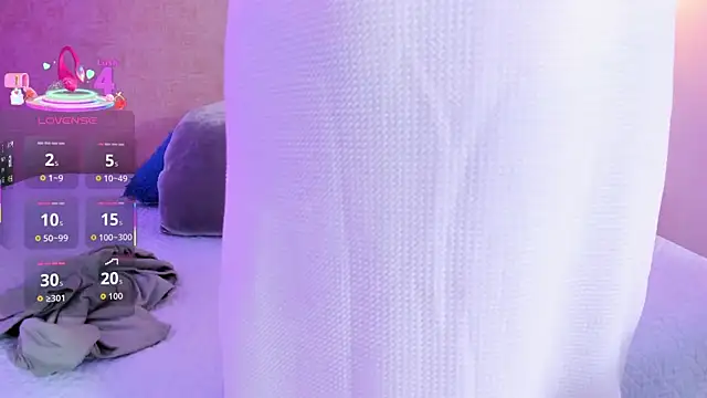 Snapshot of _Malak chatting on February 21, 11:44 am Malak online show from February 21, 11:44 am