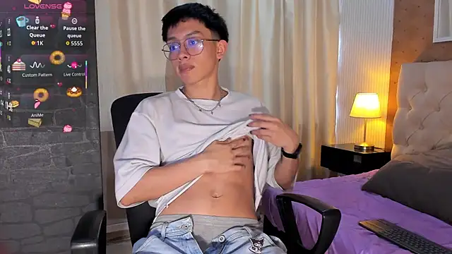 liam twiink online show from September 30, 7:41 pm