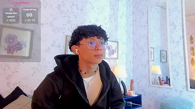 liam twiink online show from March 21, 7:17 pm