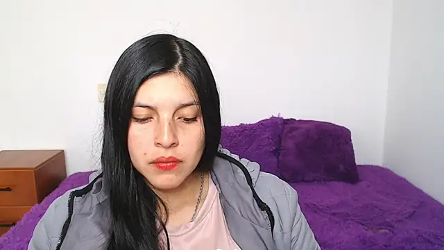 Snapshot of brendasantos_77 chatting on September 22, 2:41 pm brendasantos 77 online show from September 22, 2:41 pm