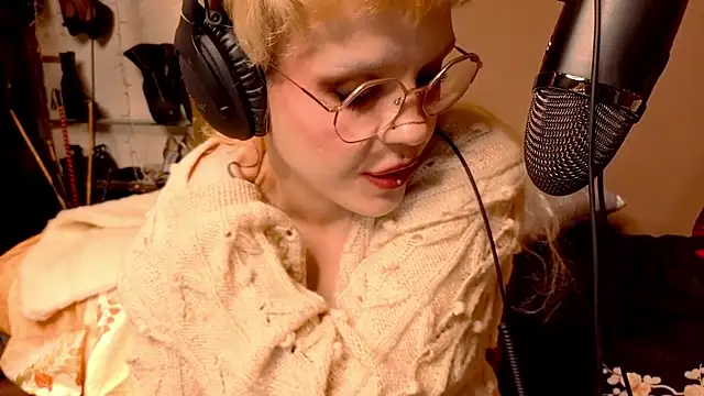 Snapshot of tacodeluxxxe chatting on December 1, 5:07 pm tacodeluxxxe online show from December 1, 5:07 pm