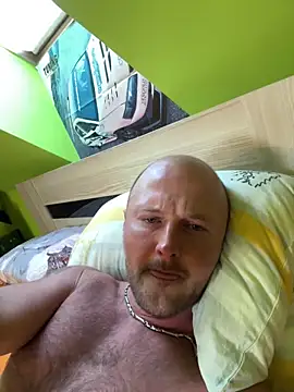 Snapshot of good_Dennis chatting on September 20, 3:24 pm good Dennis online show from September 20, 3:24 pm