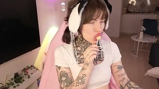 Snapshot of Eva_Sonic chatting on April 1, 3:18 am Eva Sonic online show from April 1, 3:18 am