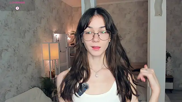 ReneeLippeatt online show from November 8, 7:23 pm