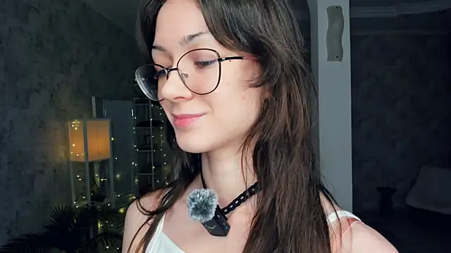 ReneeLippeatt online show from February 4, 7:42 pm