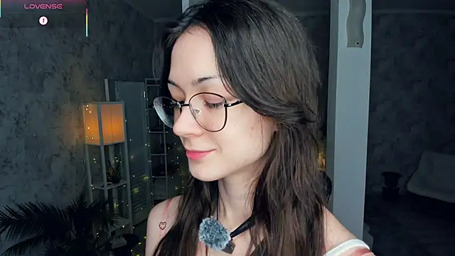 ReneeLippeatt online show from February 11, 7:19 pm