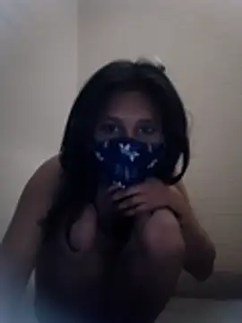 Snapshot of Onlyfordarlings chatting on April 5, 7:49 am Onlyfordarlings online show from April 5, 7:49 am