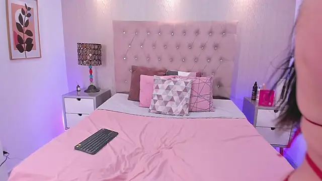 Snapshot of EmilyCley chatting on February 12, 5:24 am EmilyCley online show from February 12, 5:24 am