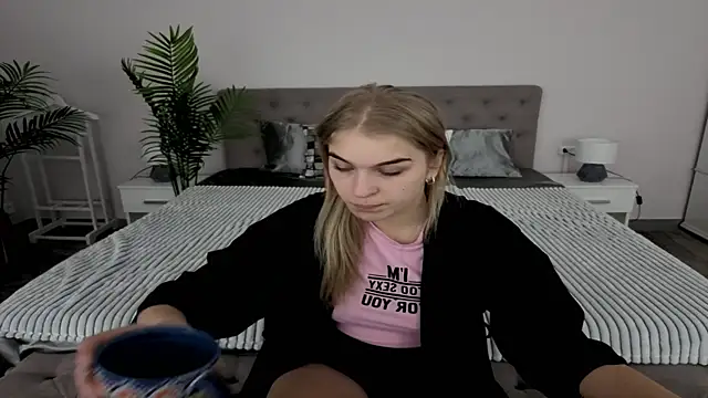 AlinaLiii online show from March 20, 6:40 am