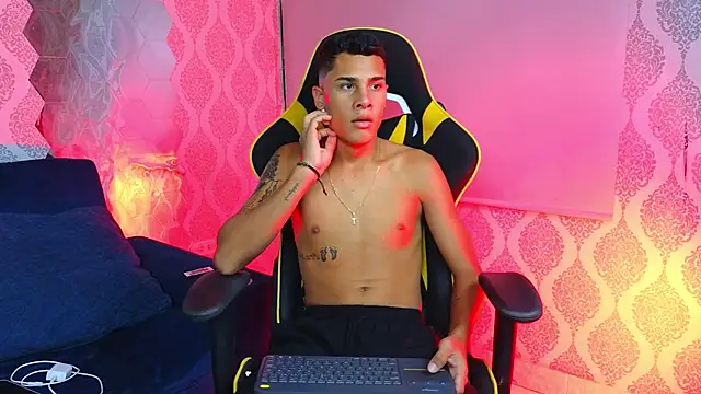 Snapshot of Twink_davidxx chatting on September 20, 7:37 pm Twink davidxx online show from September 20, 7:37 pm