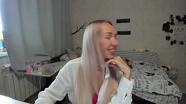 AlisiaCat online show from August 3, 12:32 pm