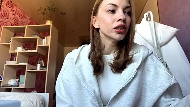 Snapshot of SofiaSmiles chatting on September 21, 6:04 am SofiaSmiles online show from September 21, 6:04 am