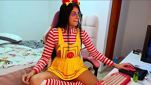 Julieta Rose19 online show from October 31, 3:18 am