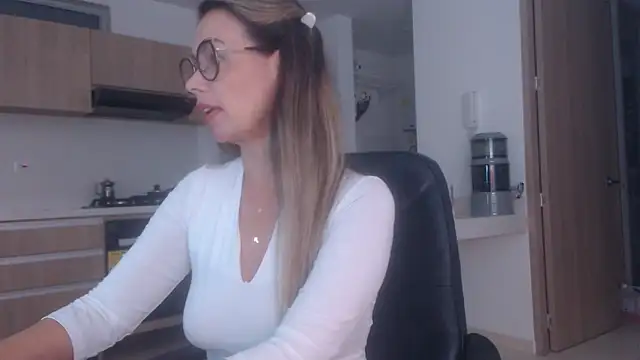 LovePaula online show from February 3, 10:09 am