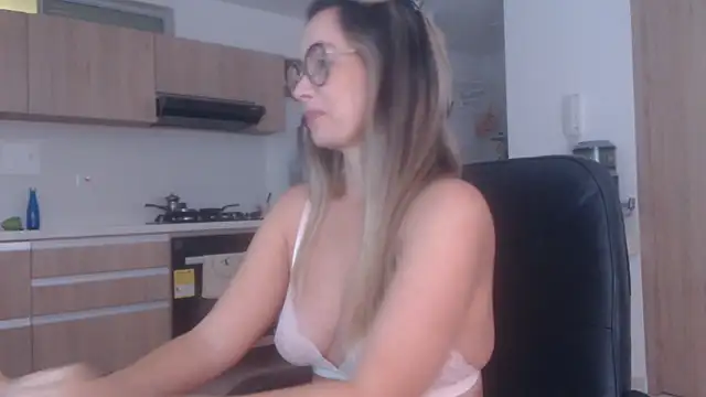 LovePaula online show from February 4, 11:05 am