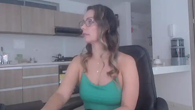 LovePaula online show from March 23, 2:10 pm